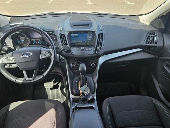 2018 Ford Kuga II Рестайлинг, белый, 1495000 рублей - вид 3