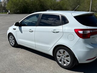 2014 Kia Rio III, белый, 680000 рублей, вид 3