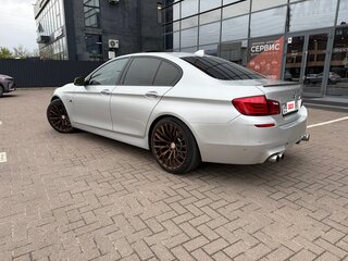 2011 BMW 5 серии 528i VI (F10/F11/F07), серебристый, 1860000 рублей, вид 5