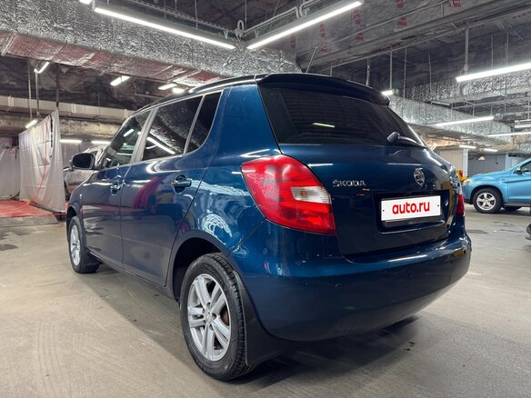 2013 Skoda Fabia II Рестайлинг, синий, 850000 рублей - вид 5