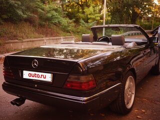 1994 Mercedes-Benz E-Класс 220 I (W124), чёрный, 1800000 рублей, вид 4