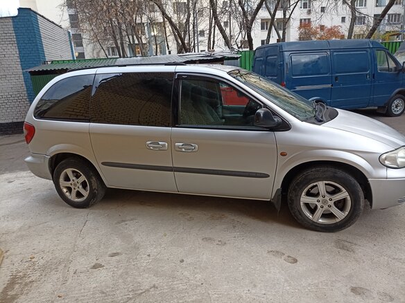 2004 Chrysler Voyager IV, серый, 280000 рублей