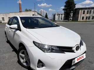 2014 Toyota Auris II, белый, 1150000 рублей, вид 2