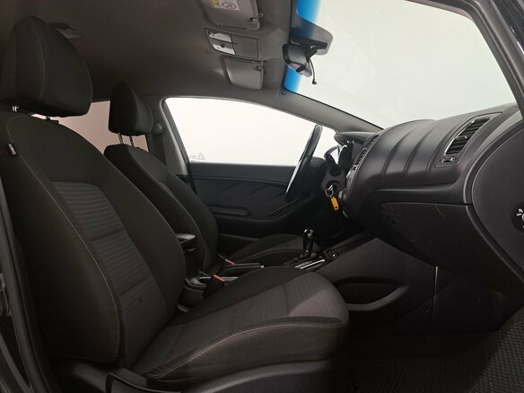 2017 Kia Cerato III Рестайлинг (Classic), чёрный, 990000 рублей - вид 9