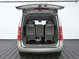 2018 Hyundai Grand Starex I Рестайлинг, серый, 2405000 рублей, вид 5