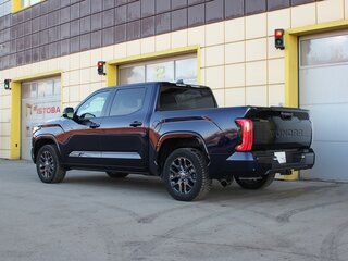 2022 Toyota Tundra CrewMax III, синий, 8295000 рублей, вид 4