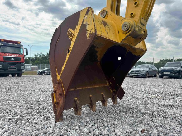 2019 Komatsu PC220-8, жёлтый - вид 8