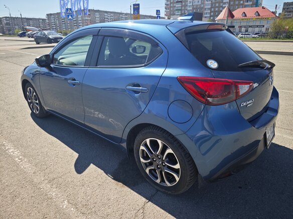 2017 Mazda Demio IV (DJ), синий, 1300000 рублей - вид 3