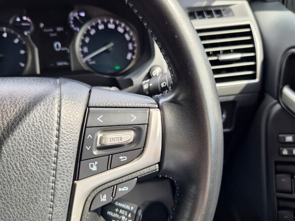 2022 Toyota Land Cruiser Prado 150 Series Рестайлинг 3, белый, 6350000 рублей - вид 31