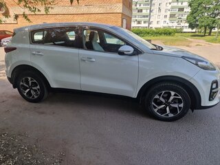 2019 Kia Sportage IV Рестайлинг, белый, 2080000 рублей, вид 2