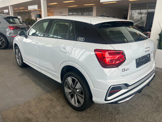 2025 Audi Q2 L 35 TFSI I Рестайлинг, белый, 3999000 рублей, вид 4