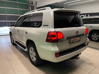 2014 Toyota Land Cruiser 200 Series Рестайлинг 1, белый, 3800000 рублей, вид 4