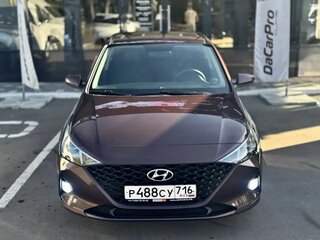 2021 Hyundai Solaris II Рестайлинг, коричневый, 1730000 рублей, вид 2