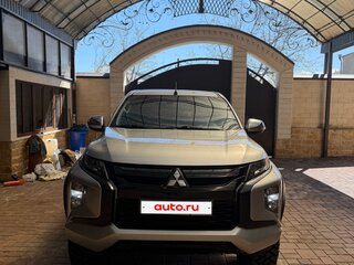 2019 Mitsubishi L200 V Рестайлинг, серый, 3700000 рублей, вид 4