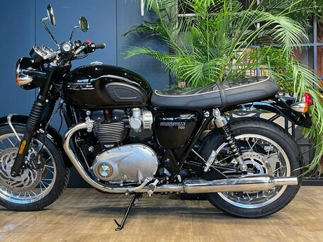 2024 Triumph Bonneville T120, чёрный, 1790000 рублей, вид 1