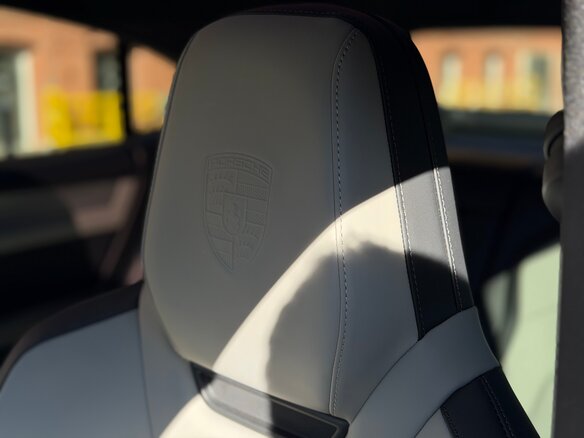 2026 Porsche Cayenne Electric IV, бежевый - вид 14