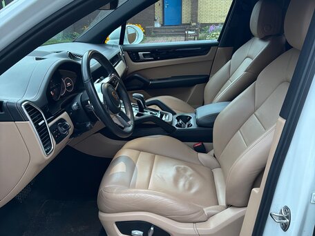 2020 Porsche Cayenne III, белый, 7000000 рублей, вид 5