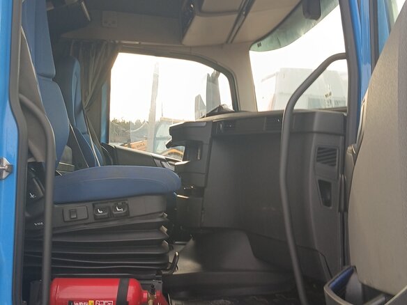 2021 Volvo FH 540, синий, 9312000 рублей - вид 5