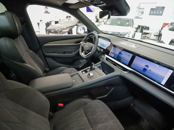 2026 Geely Monjaro I Рестайлинг, белый - вид 21
