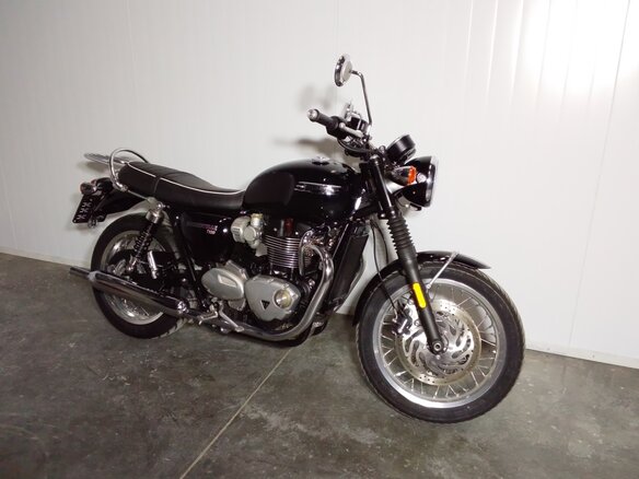 2022 Triumph Bonneville T120, чёрный, 979000 рублей - вид 2
