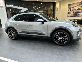 2025 Porsche Macan 4S II, серебристый, 16500000 рублей, вид 4