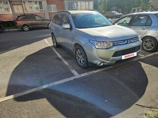 2014 Mitsubishi Outlander III Рестайлинг, серебристый, 1500000 рублей, вид 2