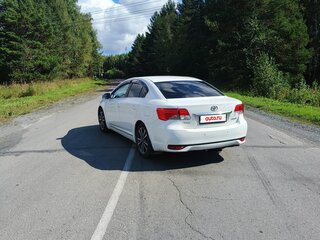 2012 Toyota Avensis III Рестайлинг, белый, 999999 рублей, вид 1
