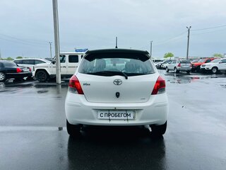 2010 Toyota Vitz II (XP90), белый, 759000 рублей, вид 5