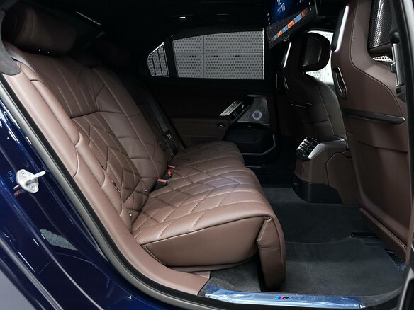 2026 BMW 7 серии 740 xDrive VII (G70) Рестайлинг, синий, 26500000 рублей - вид 32
