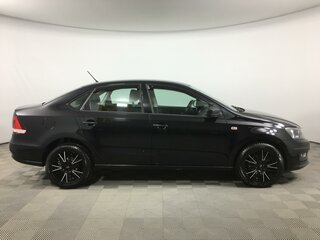 2016 Volkswagen Polo V Рестайлинг, чёрный, 850000 рублей, вид 4