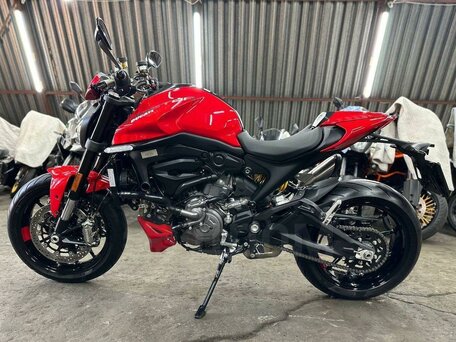 2021 Ducati Monster 937, красный, 1080000 рублей, вид 4