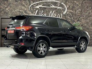 2017 Toyota Fortuner II, чёрный, 3898000 рублей, вид 4