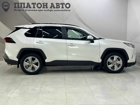 2019 Toyota RAV4 V (XA50), белый, 2329000 рублей, вид 4