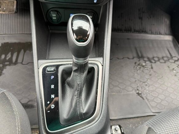 2021 Hyundai Solaris II Рестайлинг, белый, 1600000 рублей - вид 12