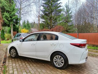 2020 Kia Rio IV, белый, 899000 рублей, вид 1