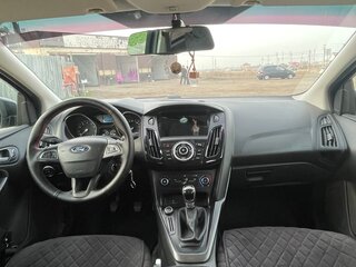 2016 Ford Focus III Рестайлинг, серебристый, 870000 рублей, вид 3