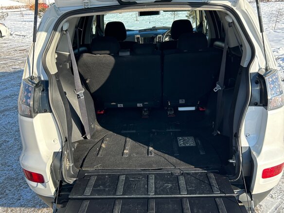2012 Mitsubishi Outlander II Рестайлинг, белый, 1250000 рублей - вид 11