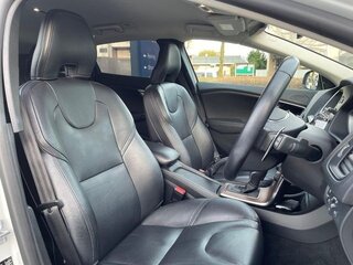 2017 Volvo V40 II Рестайлинг, белый, 1100000 рублей, вид 5
