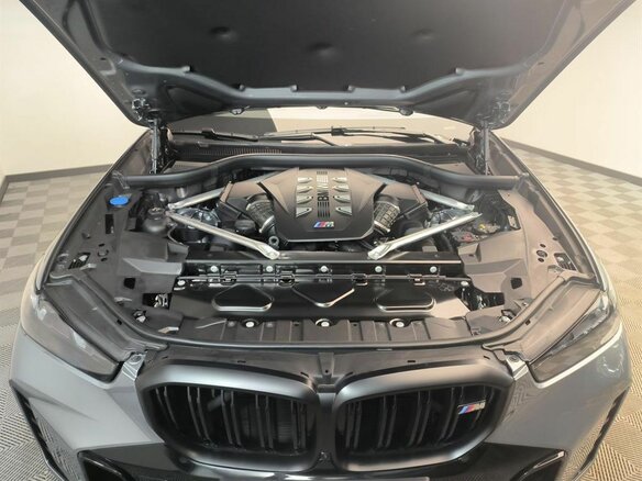 2025 BMW X5 M60i IV (G05/G18) Рестайлинг, серый - вид 20
