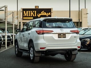 2026 Toyota Fortuner II Рестайлинг, белый, 4880000 рублей, вид 5