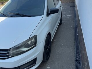 2018 Volkswagen Polo V Рестайлинг, белый, 650000 рублей, вид 2
