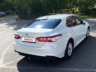 2020 Toyota Camry VIII (XV70), белый, 2100000 рублей, вид 2