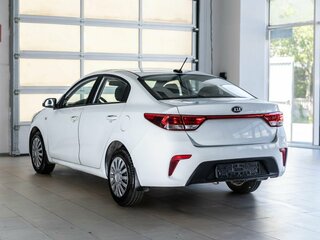 2019 Kia Rio IV, белый, 1100000 рублей, вид 4