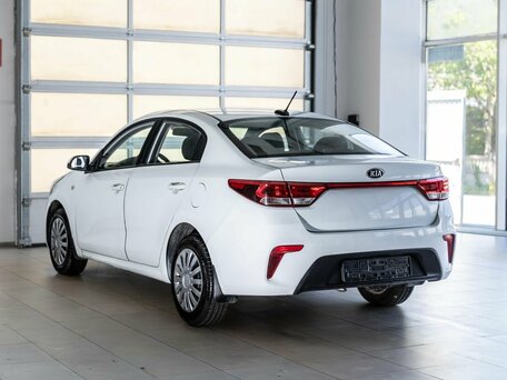 2019 Kia Rio IV, белый, 1100000 рублей, вид 4