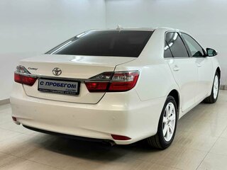 2017 Toyota Camry VII (XV50) Рестайлинг, белый, 2145000 рублей, вид 4