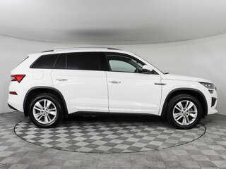 2022 Skoda Kodiaq I Рестайлинг, белый, 3199000 рублей, вид 4