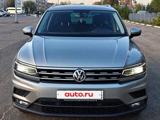 2018 Volkswagen Tiguan II, серебристый, 2610000 рублей, вид 1