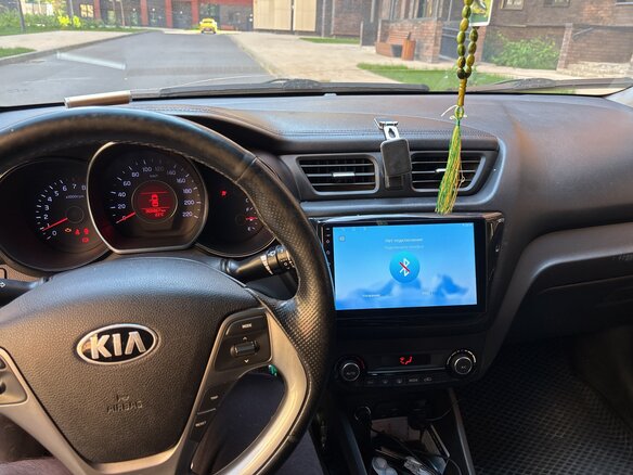 2015 Kia Rio III Рестайлинг, белый, 550000 рублей - вид 5