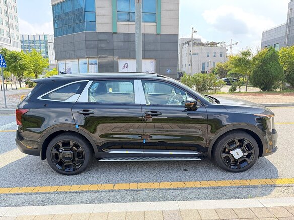 2026 Kia Sorento IV Рестайлинг, чёрный, 6990000 рублей - вид 2