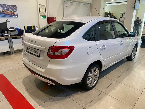 2025 Lada (ВАЗ) Granta I Рестайлинг, белый, 1248000 рублей - вид 3